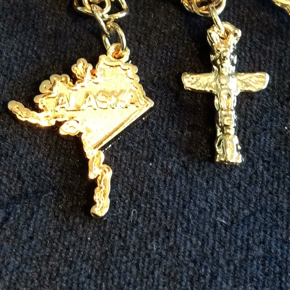 Goldtone Alaska Bracelet - Picture 2 of 5